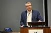 Terje Settenøy (Frp) ba politikerne stole mer på frivilligheten og kutte i papirarbeidet.