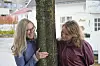 Hanne Victoria Bach Skauge og Silje Strøm Mellingsæter har bøker som jobb fra hver sin kant. Den ene selger dem, den andre låner dem ut – og sammen har de funnet enda en måte å bruke dem på.