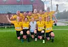 Glade spillere fra Kolvereid poserer stolt for lagbildet etter kampen.