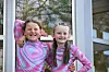Eldrid Waagø Øie (7) og Sofie Mardal Haug (7) var blant de yngste som inntok scenen under onsdagens danseforestilling.
