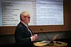 Kommunedirektør Karl-Anton Swensen maler et dystert bilde av kommunes økonomi, men får også klare tilbakemeldinger fra politikerne om å få på plass utredninger over innsparingsalternativer.
