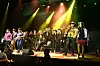 Med kostymer, lyd, lys og masse energi framførte ensemblet 'Linedancebølgen',