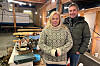 Nina og Jarle Strandvahl selger nå ut restlageret fra avdelingen av Jettestuen i fjøset.