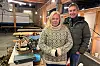 Nina og Jarle Strandvahl selger nå ut restlageret fra avdelingen av Jettestuen i fjøset.
