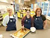 Mye å hente på å prøve seg fram på karrieredag ved Rørvik skole, mener (f.v.) Heidi Hernes, Eline Lysberg og Gøril Rasmussen.