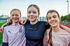 Karita Vågø Fjukstad, Synne Karlsen og Mia Helen Rånes Myhre er fornøyde med uavgjort kamp.