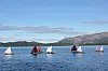 Om tre måneder vil fjorden bakgrunnen være fylt av trebåter med seil. Bildet er fra i fjor.