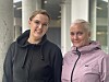 Kaja Ulriksen (t.v.) og Vibeke Buvarp Magnussen mener begge at de blir påvirket av det influensere deler i sosiale medier.