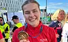 Maren Aardahl med det synelige beviset på at hun er OL-mester i kvinnehåndball. Gratulerer!