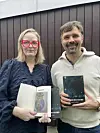 Bjørnar Kristiansen gir ut boka 'Mammaen min er en heks', her sammen med illustratør og niese Else Birgitte Otervik Hildrum.