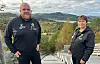 Andreas Øie Johansen og Geirid Holm forteller at hoppbakken på Kolvereid nå må bort.