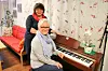 Torunn Neerland og Solveig Livik Solvang har bestemt seg for å starte opp et nytt musikalsk tilbud på Nærøy frivilligsentral. Et eget sangkor. Nå etterlyses sangere som vil være med.