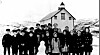 Elever ved Valøy skole, fotografert 1916. Valøy Skole, bakerst fra venstre: Lorents Holum, Asbjørn Hellesø, Jon Holum, 3 ukjente (muligens fra Fjukstad, Einar Storsul, Marius Olsen Buøy, Marianne Storsul), Ida Valø Myhre, Ester Gåsvær Larsen, Solveig Valøy Kjønsøy, Magnhild Valø Strand og Helga Breivik Finne. Foran fra venstre: Jan Hellesø, Aksel Hunnestad, Olav Valø, Fridvald Buøy, Arthur Grande, Gerhard Valø, Ivan Breivik, lærerinne Astrid Løset-Hunnestad, Rebekka Gåsvær Kvalø, Rakel Grande, Ebba Wigdahl Grande og Agnes Aune.