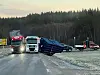 Berging pågår på Skagakorsen etter av til hengeren på dette vogntoget havnet i grøfta i morges.
