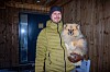 Kim bor sammen med kjæresten Eloïse og hunden Leo.