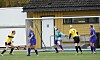 Josefine Hestad og Idun Hagan følger med at ballen går i mål, etter en heading fra Josefine