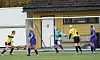 Josefine Hestad og Idun Hagan følger med at ballen går i mål, etter en heading fra Josefine