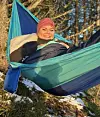 Silje elsker å koble av i hengekøya og bare se utover havet – her finner hun balansen.