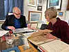 Magne Olav Aarsand Brevik og Anne Bråtteng gjør de siste forberedelser før kveldens forestilling.