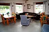 Spesielt i helgene er det fullt hus i restaurantdelen av bensinstasjonen.