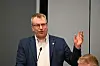 Terje Settenøy (Frp) advarte mot å øke pengebruken selv om økonomien nå viser en positiv utvikling.