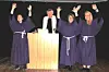 Revygruppa til Gravvik ungdomslag inviterer til 30 årsjubileum. Janne Grande Jenssen, Per Arne Eiternes, Wenche Eiternes og Hill Marie Selliseth gleder seg og håper mange kommer for å se på.