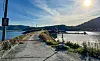 Flytebryggen til Landskjæret Småbåtforening ligger innenfor sperringen som grunneieren har satt opp.
