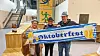 Lisa Bråtteng (f.v.), Bente Øie og Åke Rønningen inviterer til Oktoberfest i Nærøysund Arena den 22. oktober.
