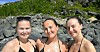 Venninnene hadde fri fra jobb og nøt sommervarmen på Abelvær. F.v: May-Randi Holmen, Kristina Kallestad Pedersen og Andrea Nakling.
