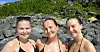 Venninnene hadde fri fra jobb og nøt sommervarmen på Abelvær. F.v: May-Randi Holmen, Kristina Kallestad Pedersen og Andrea Nakling.