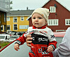 Åtte måneder gamle Ludvig Duray var på sin første bilparade, kledd for anledningen.