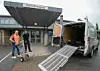 Leder for helsestasjonen Ivar Kvalø og vaktmester Frode Skage er blant de som har bidratt til flyttingen fra Friskhus til helsebygget.
