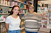 Ellen Andrine Heide og og daglig leder Sissel Juul synes det er trist at butikken må stenge.