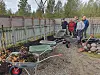 Flinke karer og mange trillebårer i arbeid på dugnad, fra venstre: Bjørn Kristiansen, Gunnar Nyheim, Oddvar Williksen, Terje Karlsen og Einar Johansen.