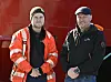 Tekniker Bjørn-Ola Brasø og flåtesjef Thomas Sørø Olsen foran MS Ella.