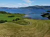 Landskapet på Leka med Herlaugshaugen.