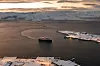 Havila Polaris på vei inn til Polarbase utenfor Hammerfest.
