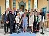50-årskonfirmanter i Bindal, 2. juli. Bak fra venstre: Steve Kveinsjø, Bjørn Rottem, Arnold Alsli, Jørn Aune, Torny Myrvang, Sonny Nilsen, Peggy Hestenes, Viktor Granli og Jørn Johnsen. Foran fra venstre: Helge Gutvik, John Bogen, Hild Dagslott, Rita Vikestad, Ingunn Røtvold, Torlaug Ulrichsen og Ann-Helen Øvergård. Helt bakerst: Fungerende sokneprest Kristoffer Lønning Tørresen.