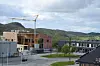 Bygget som skal romme barnetrinnet er under bygging. Like ved er ungdomstrinnet. Navnet til disse som er sendt til innstilling er Kolvereid Skole.