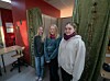 Lea Hatland, Selma Nergård og Christina Anfinnes kjente ikke mye til Narnia-bøkene før de startet prosjektet på skolen, men de synes det er kjempeartig å jobbe med.