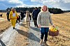 Nina Strandvahl i front for påskevandrerne.