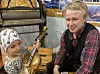 Smeden hadde flere strenger å spille på: Storm Finvold Lorentsen sammen med Sigurd Lorvik Hansen, som også tok fram fela under Kulturverndagen.