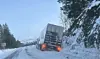 Traileren står godt plantet i grøfta.