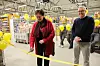 Wenche Stuvland Knygh klippet snora, mens betjeninga på Coop Prix Terråk markerte dagen med gule ballonger. Driftsdirektør Geir Inge Enge i Coop Nordland bivånet øyeblikket fra sidelinjen.