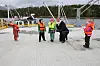 Fylkesråd for næring, Linda Haukland, åpnet kaia sammen med Aurora, Mathilde, Levi og Erik fra Kjella barnehage.