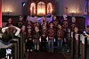 Foldereid Barnegospel er 30 år i år, og teller hele 19 medlemmer. De sang et par sanger alene på konserten, samt to sammen med Thomas Brøndbo.