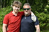 Leander Anthoni Johansen (til venstre) og Kenneth Raymond Johansen har funnet en felles lidenskap i golfen.