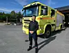 Brannsjef Martin Øie Lauten er fornøyd med at de nå har fått byttet ut den over 25 år gamle brannbilen på Kolvereid med en mye nyere modell.