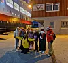 Troppen sammen med turister fra skipet.
