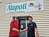 Ismail Bicher (Til venstre) tar over Napoli restaurant fra 1. juli fra Lukman Mohammed Tahir Ahmed.